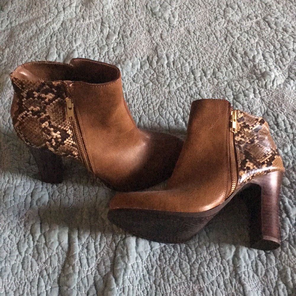 Kenneth Cole Reaction high heeled booties